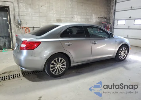 2010 Suzuki Kizashi Se z USA, uszkodzony, nr VIN JS2RE9A38A6100423